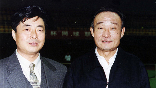 時任人大常委會委員長，中央政治局委員常委、國務院副總理吳邦國親切接見通光集團黨委書記張強